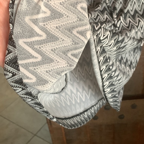 Emma & Michelle women’s white gray chevron midi dress pockets size 8 casual - Picture 12 of 16